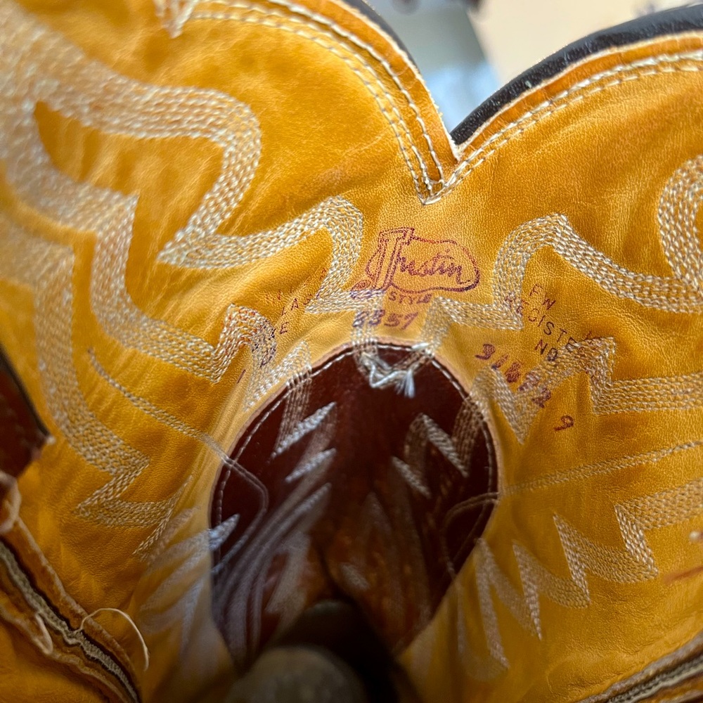 Justin Alligator boots in excellent condition size 9 D